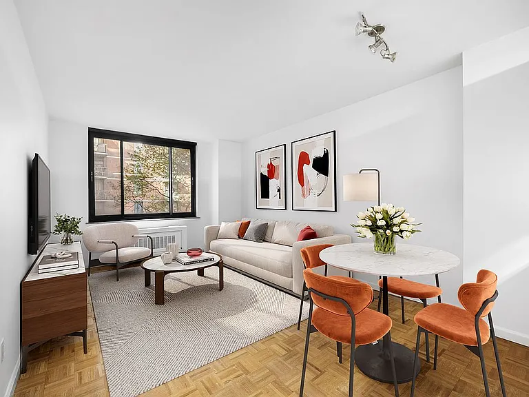 300 Albany St APT 4A, New York, NY 10280