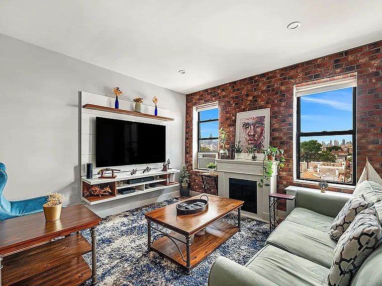 44-14 Newtown Rd APT 5N, Astoria, NY 11103